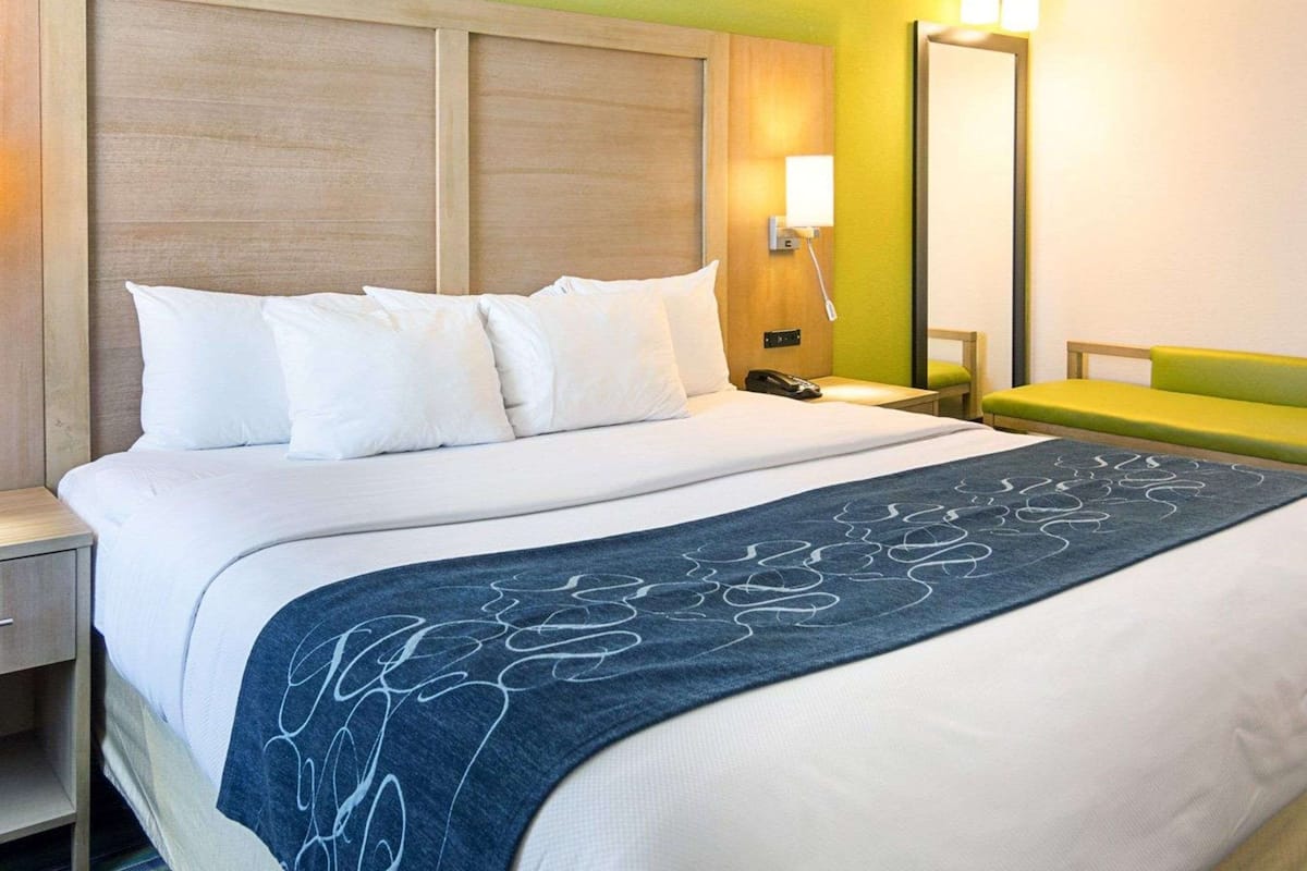 1 bedroom, premium bedding, pillow-top beds, laptop workspace