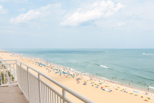 Comfort Suites Beachfront