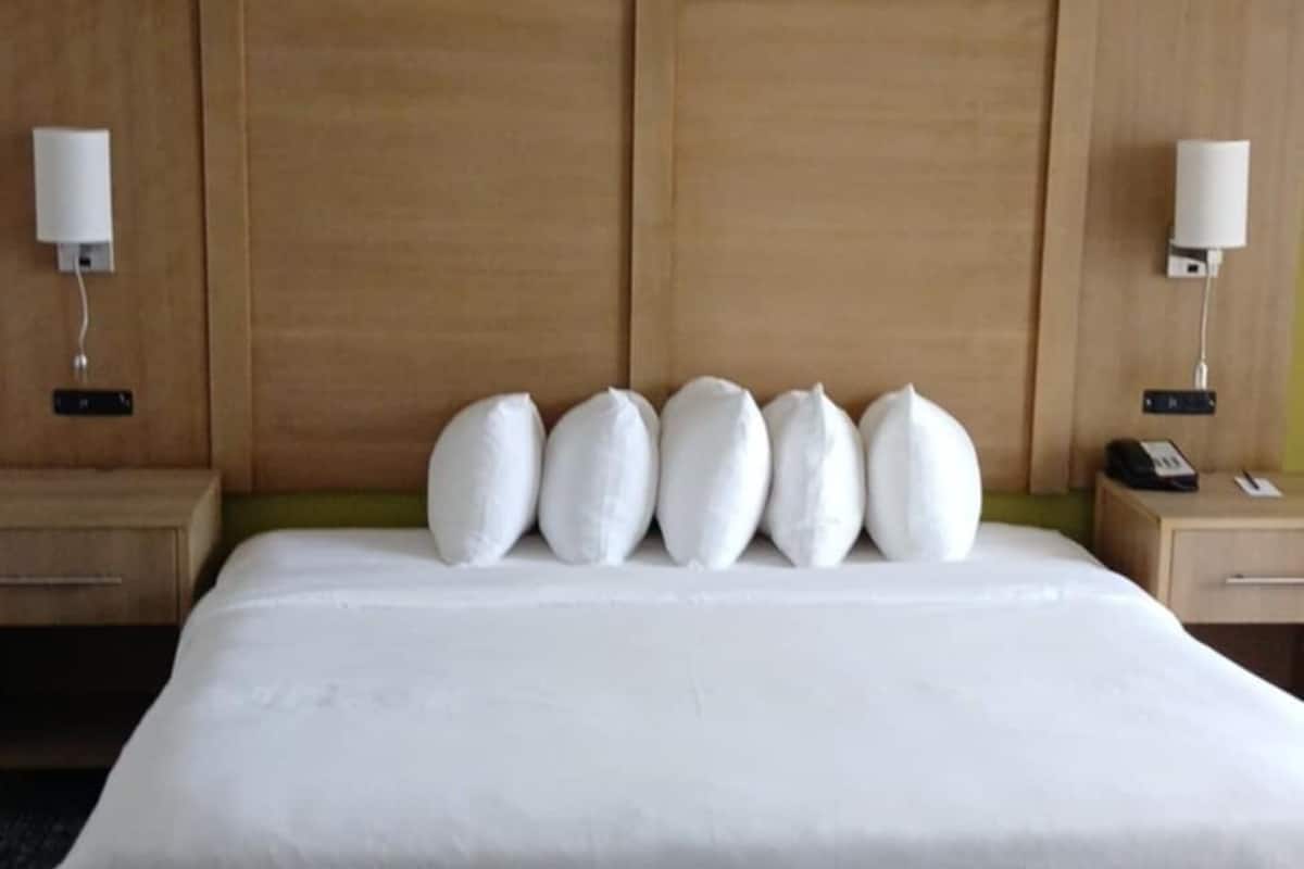 Suite, 1 King Bed, Accessible, Non Smoking | 1 bedroom, premium bedding, pillow-top beds, laptop workspace