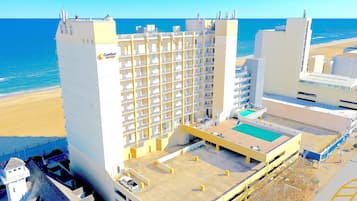 Seasonal outdoor pool, pool umbrellas, sun loungers