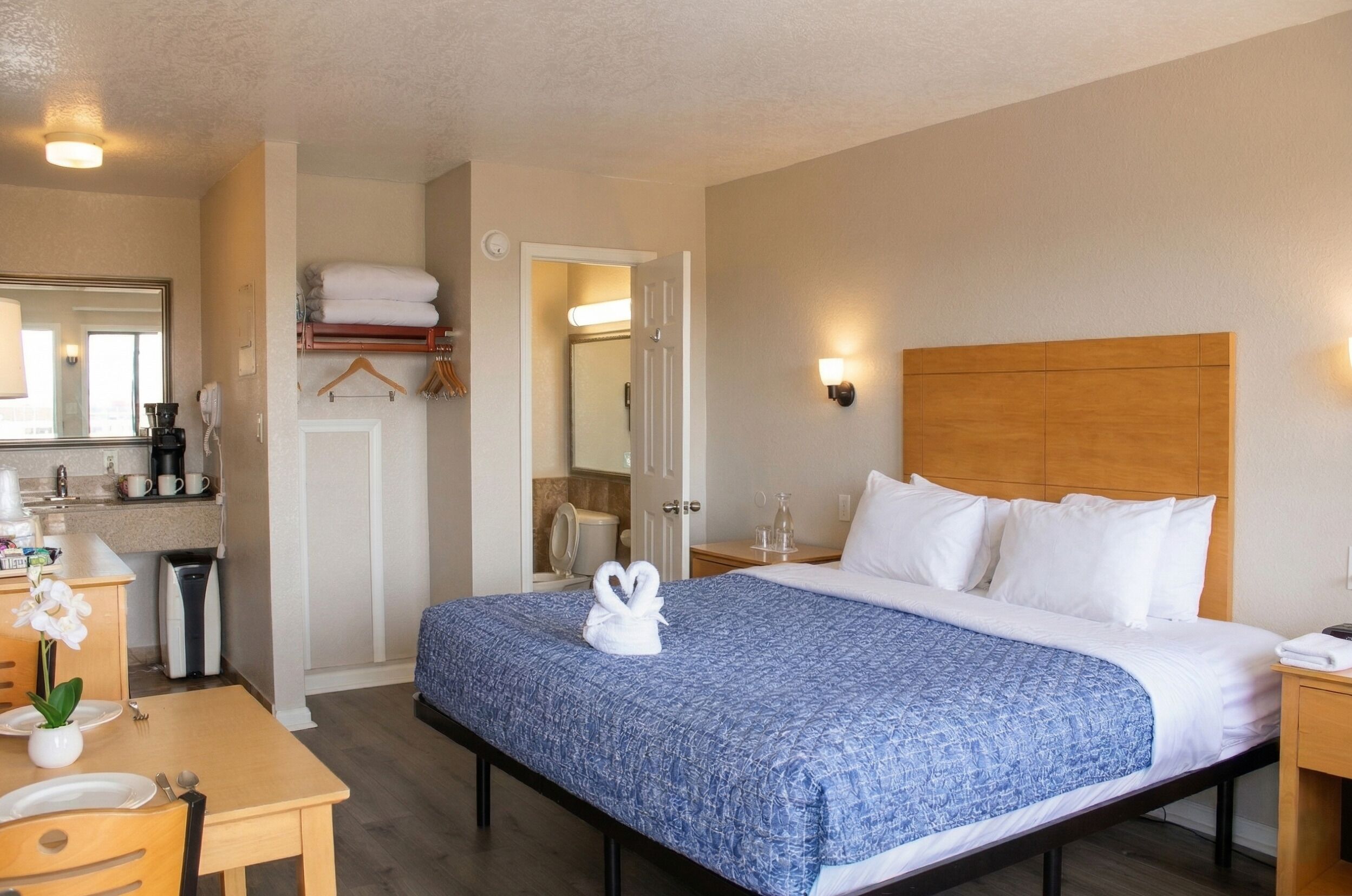 スタンダード ルーム | 1 室のベッドルーム、デスク、ノートパソコン用作業スペース、遮光カーテン