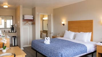 スタンダード ルーム | 1 室のベッドルーム、デスク、ノートパソコン用作業スペース、遮光カーテン