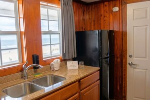 Signature Cottage, 2 Double Beds, Kitchenette | Private kitchen | Fridge, microwave, oven, coffee/tea maker - Seahorse Inn and Cottages (Nags Head)