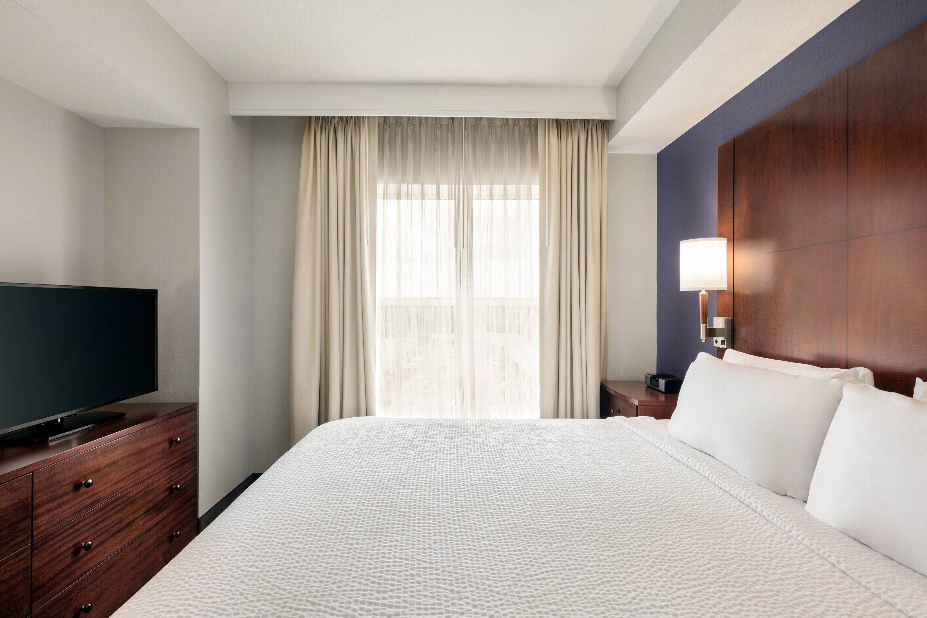 suite, 1 bedroom, corner | desk, blackout curtains, soundproofing, iron/ironing board