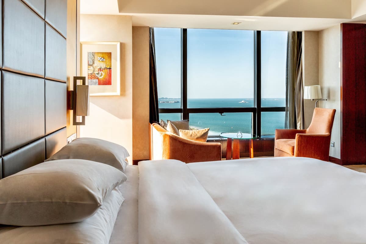 1 slaapkamer, een minibar, een kluis op de kamer, een bureau