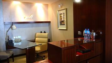 Premium Room | 1 bedroom, minibar, in-room safe, desk