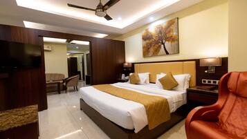 Suite, 1 habitación | Caja de seguridad en la habitación, escritorio y cortinas blackout