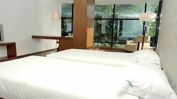 Egyptian cotton sheets, premium bedding, memory foam beds, minibar