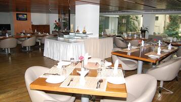 Café da manhã, almoço e jantar