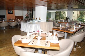 Breakfast, lunch and dinner served