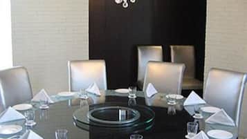 Lunch and dinner served, Indian cuisine
