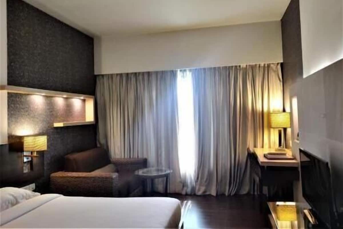 Premium bedding, minibar, in-room safe, individually decorated