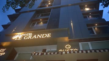 Façade de l’hébergement - soirée/nuit