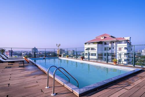 Rooftop pool