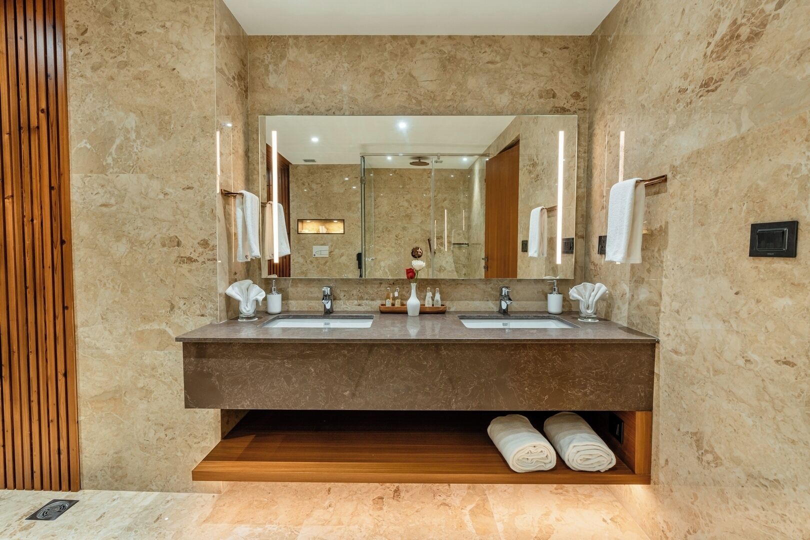 Presidential Suite, 1 Double Bed | Bathroom | Towels