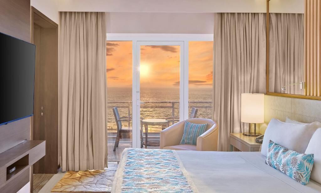 Suite, Terrace (SUNSET VIEW) | Minibar, in-room safe, individually decorated, individually furnished