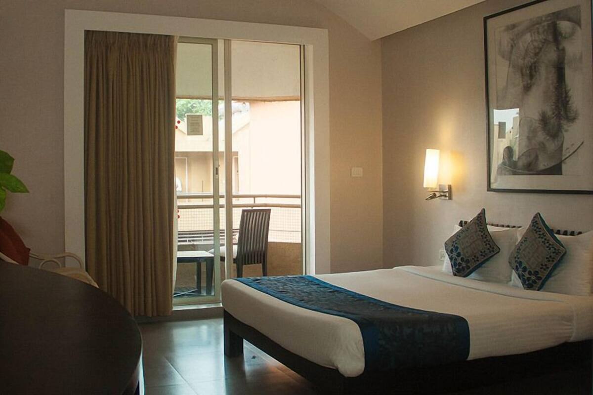 Minibar, in-room safe, desk, blackout drapes
