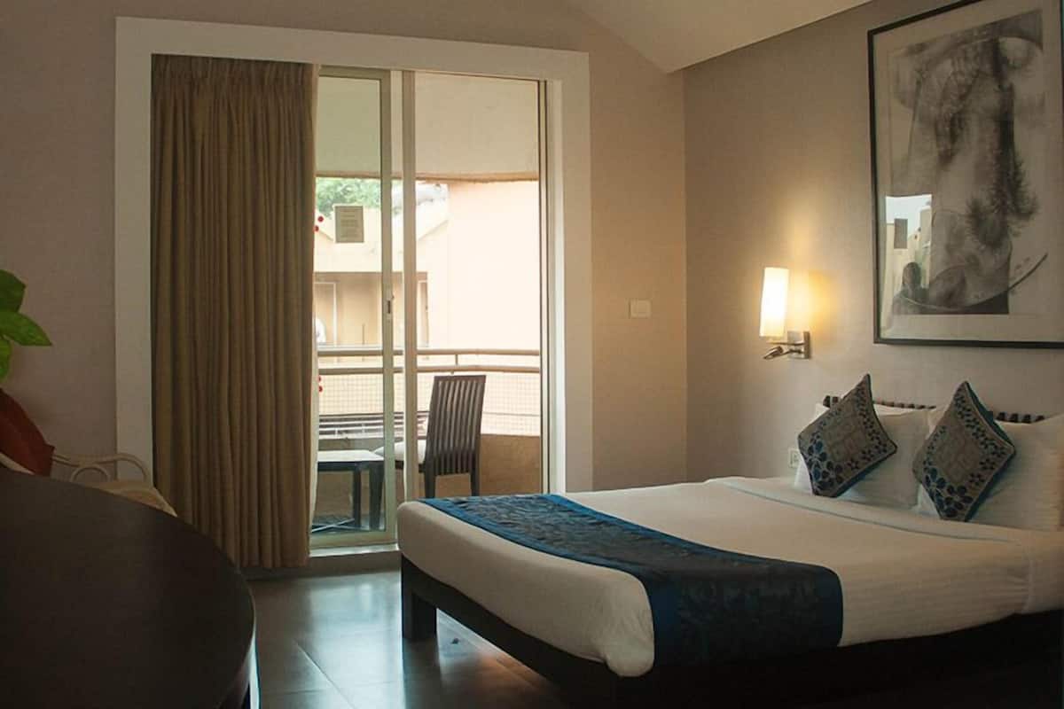 Minibar, in-room safe, desk, blackout drapes