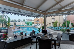 2 restauranter; serverer morgenmad