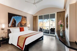 Værelse - balkon (Main Building) | Minibar, pengeskab på værelset, skrivebord, mørklægningsgardiner