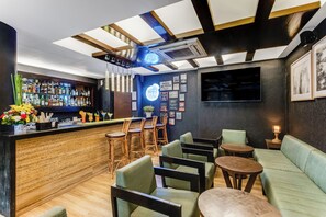 Pub - Whispering Palms Beach Resort (Candolim)