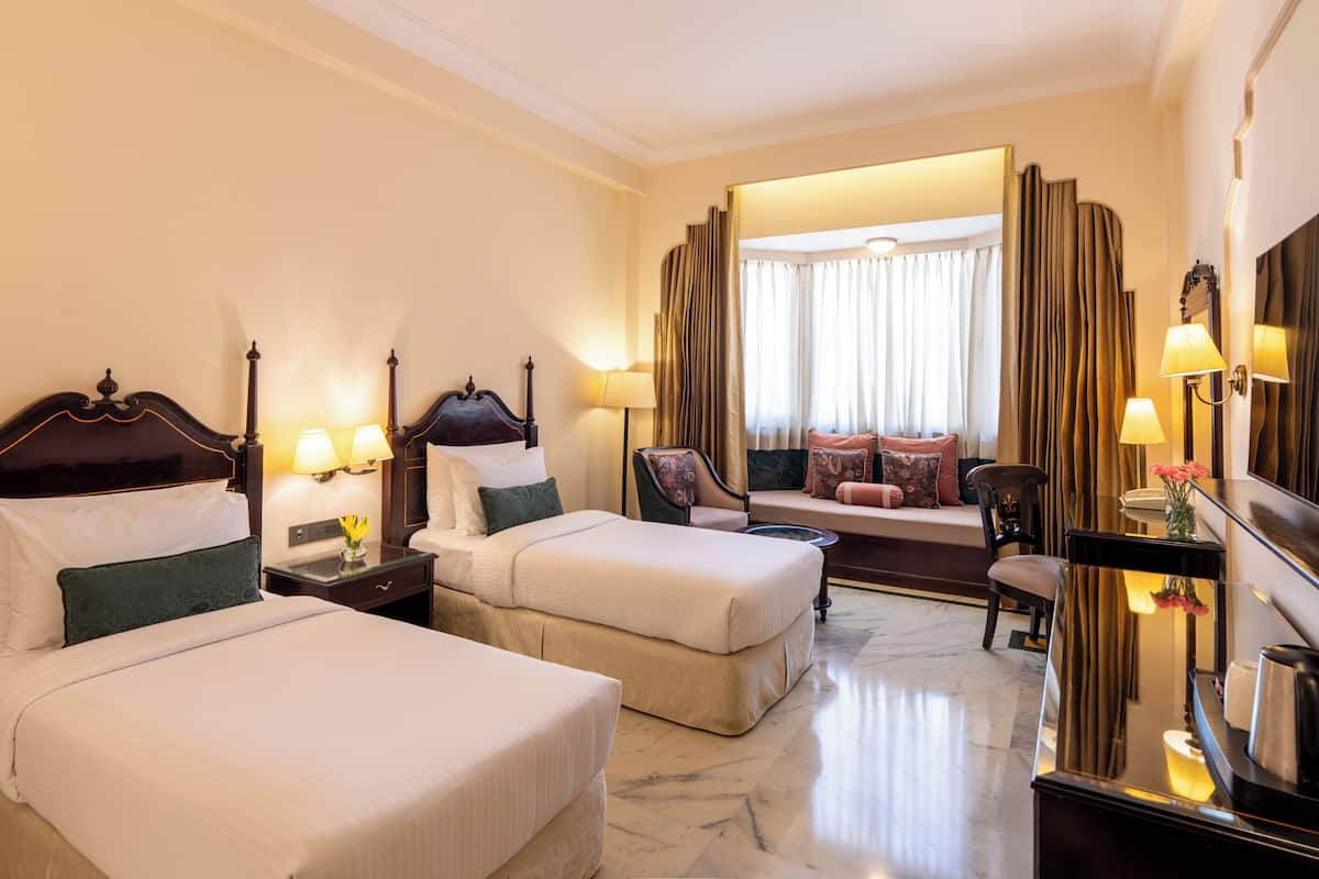 Habitación Royal con 2 camas individuales | Ropa de cama de alta calidad, edredón y artículos del minibar gratis