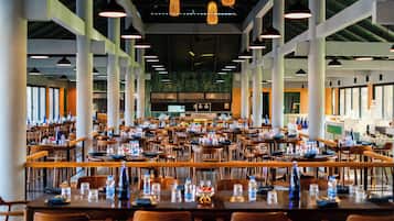 2 Restaurants, Frühstück, Mittagessen, Abendessen, internationale Küche