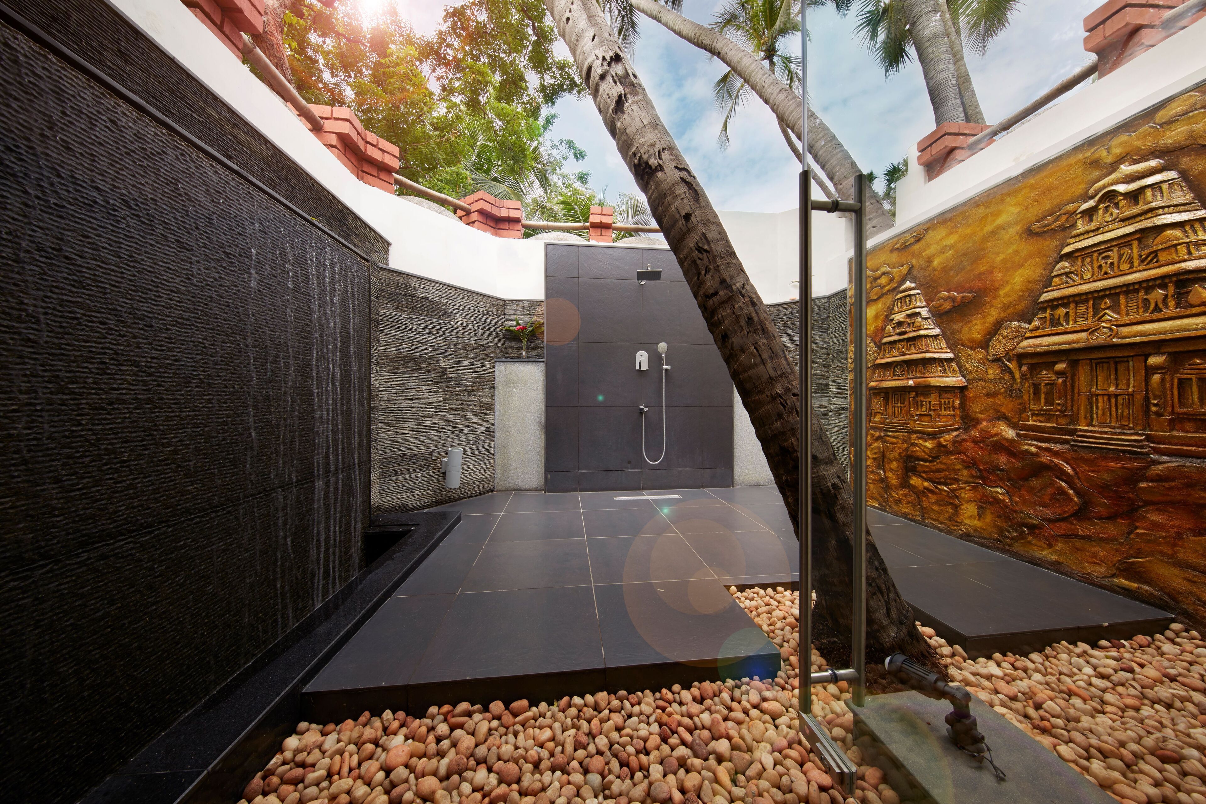 Honeymoon Suite - Open Sky Shower | Bathroom | Free toiletries, hair dryer, slippers, towels