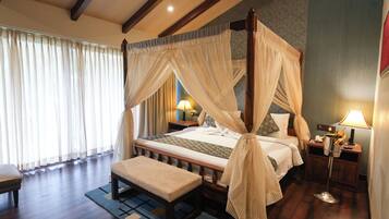 Suite with Abode Executive Lounge Access | Premium bedding, minibar, in-room safe, desk