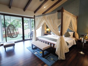 Suite | Sengetøy av topp kvalitet, minibar, safe på rommet og skrivebord