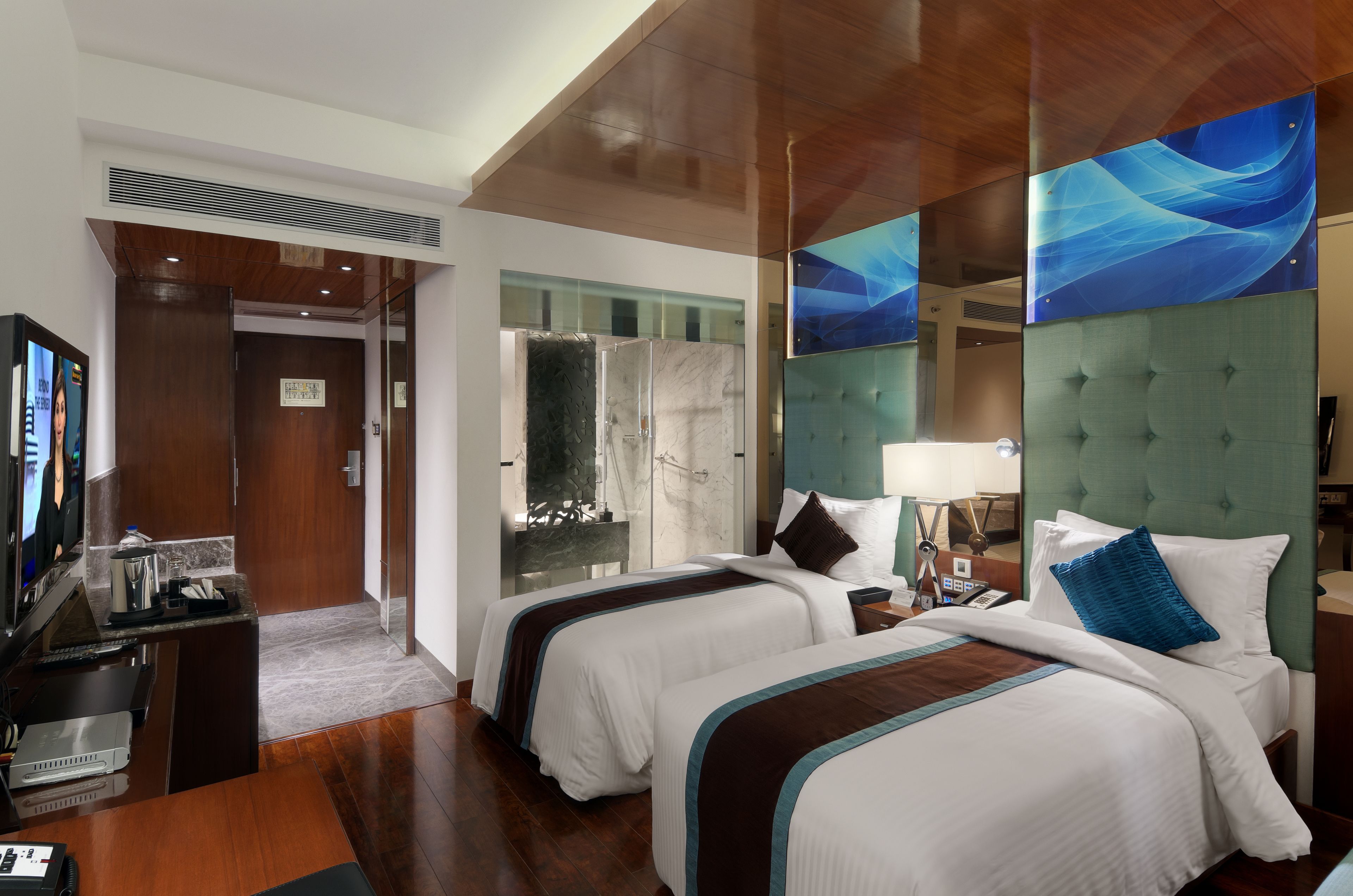 deluxe room | premium bedding, minibar, in-room safe, desk