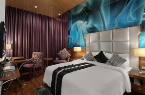 Premium bedding, minibar, in-room safe, desk - The Elanza Hotel (Bengaluru)