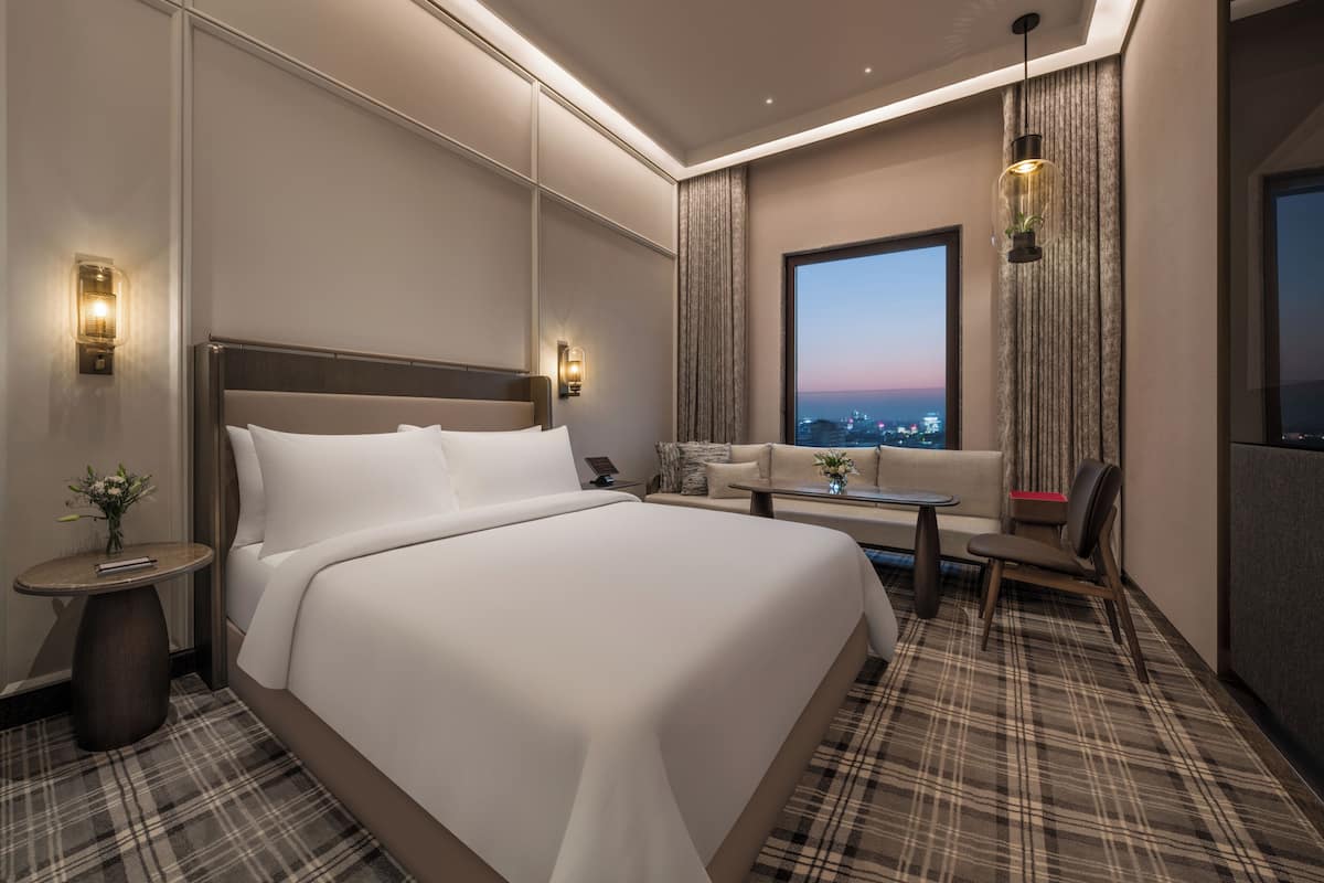 Club Room | Minibar, in-room safe, iron/ironing board, free WiFi