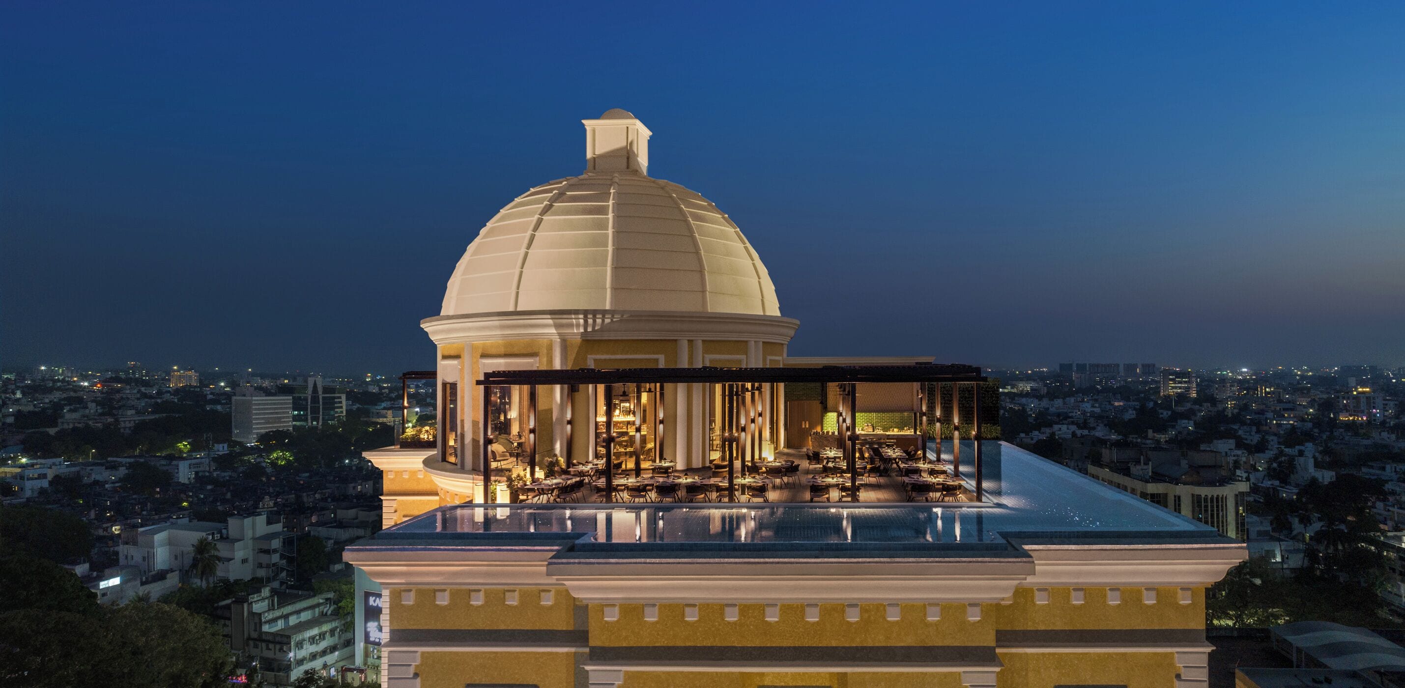 2 restaurants, international cuisine