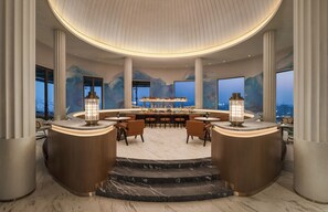 2 restaurants, international cuisine