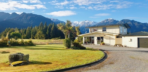 Glacier View Motel