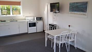 Tủ lạnh, lò vi sóng, ấm điện, lò nướng bánh mì