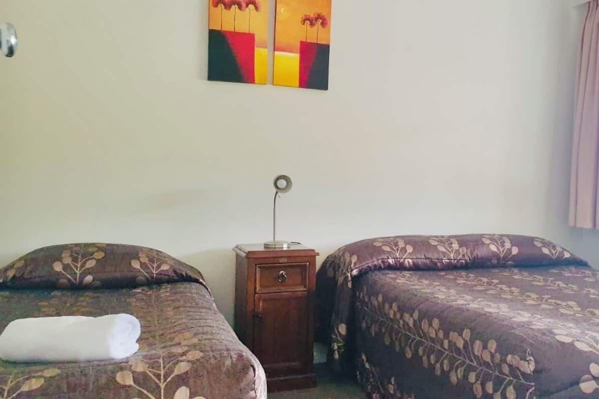 1 Schlafzimmer, individuell eingerichtet, kostenloses WLAN, Bettwäsche