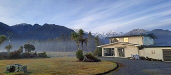 Glacier View Motel