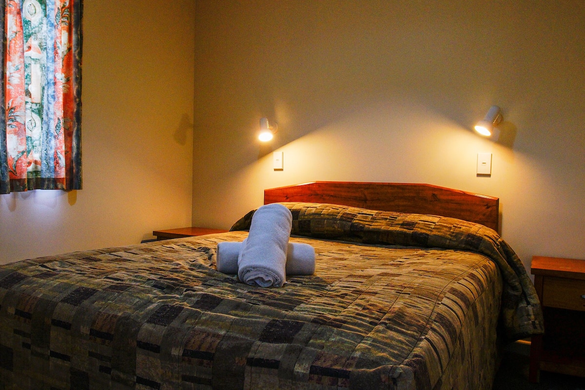 1 bedroom, desk, free WiFi, bed sheets