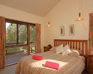 1 bedroom, desk, free WiFi, bed sheets - Greenacres Alpine Chalets & Villas (Hanmer Springs)