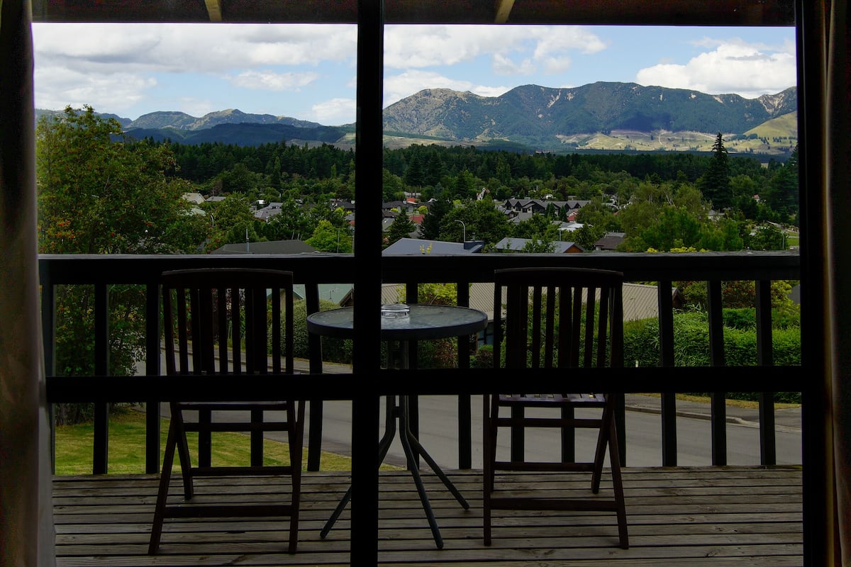 Family Townhome, 2 Bedrooms, Mountain View | Balcony