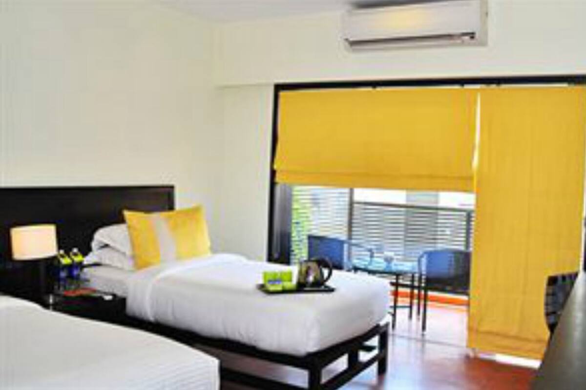 Minibar, in-room safe, desk, iron/ironing board