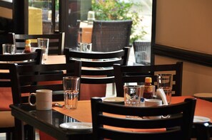 Coffee shop - Kyriad Prestige Calangute Goa (Calangute)