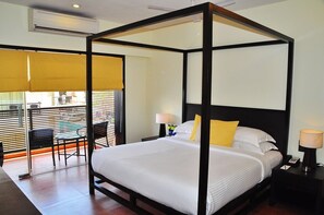 Minibar, in-room safe, desk, iron/ironing board - Kyriad Prestige Calangute Goa (Calangute)