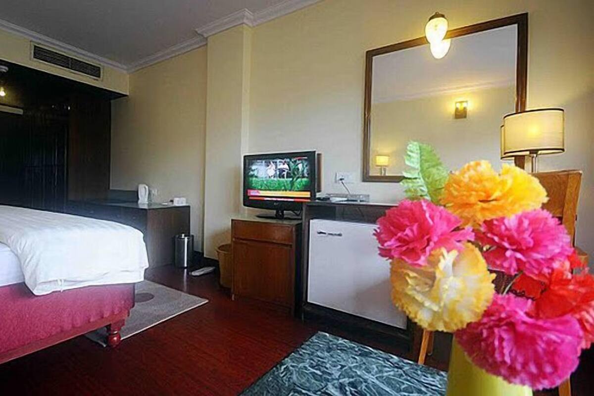 Deluxe Room | 1 bedroom, premium bedding, memory-foam beds, minibar