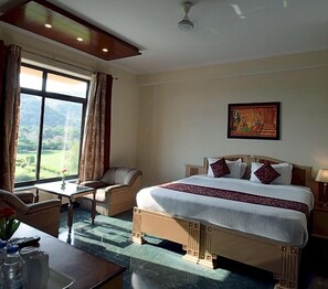 Deluxe Room | Minibar, in-room safe, desk, rollaway beds - The Gold Palace & Resorts (Amer)