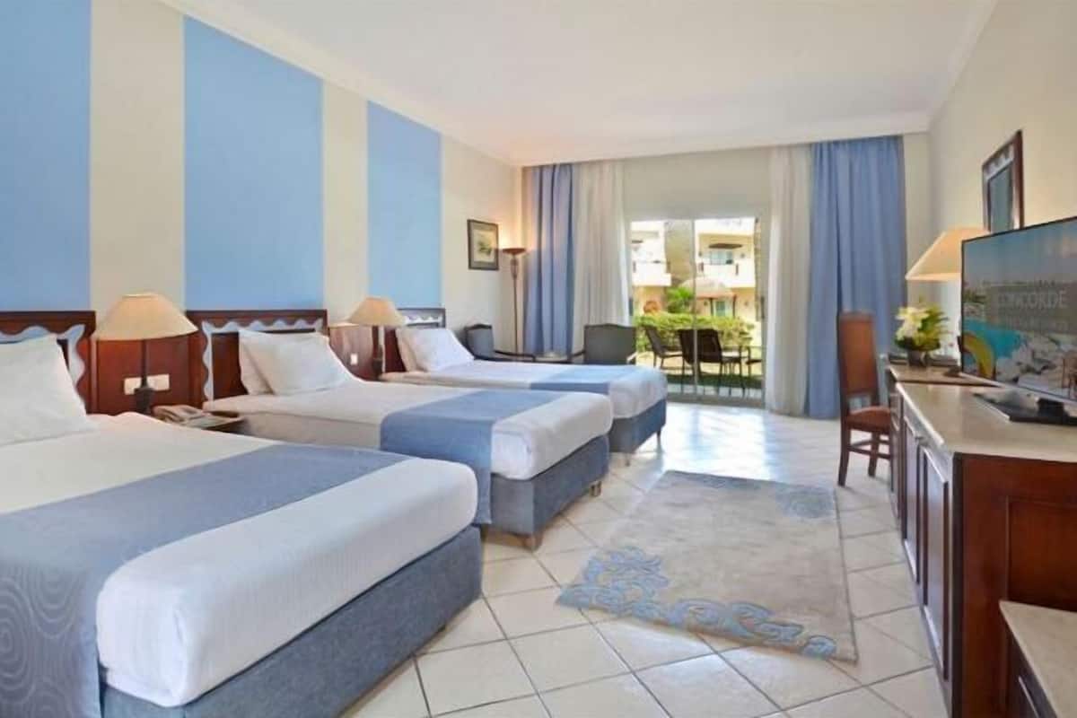 Egyptian cotton sheets, in-room safe, desk, soundproofing