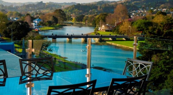 Executive Suite, River View | Premium bedding, pillowtop beds, desk, blackout drapes