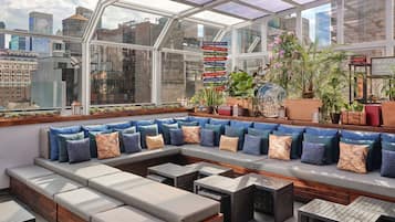 2 bars/lounges, lobby lounge, rooftop bar
